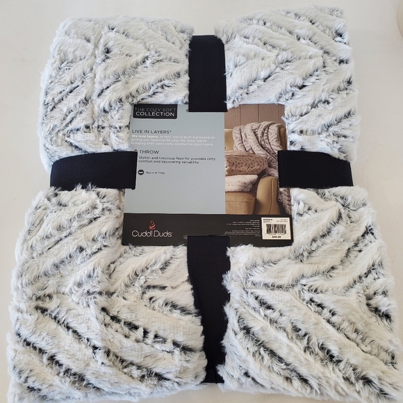 NWT CUDDL DUDS Cozy Soft Sculpted Faux Fur Throw Gray White 50" X 60" 100% Poly - Picture 2 of 10
